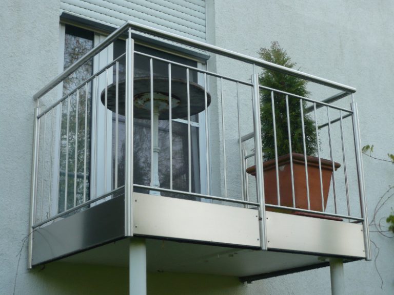 Balkon Geissler Edelstahl Stabgeländer Beispiel 02ESs 768x576