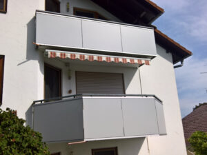balkon_geissler_nacolanplatten_auf_bestandsgeländer_beispiel_04