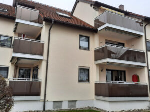 balkon_geissler_mehrfamilienhaus_aluminium_mit_glas_beispiel_06MG