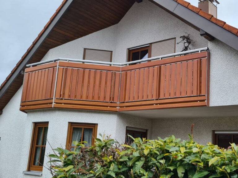 Balkon Geissler Aluminium Holzdekor Senkrecht Beispiel 15AHs 768x576