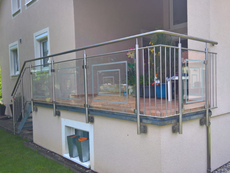 Balkon Geissler Edelstahl Mit Glas Mit Sicherungsplatte Beispiel 10EGHS 768x576
