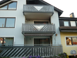 balkon_geissler_mehrfamilienhaus_aluminium_beispiel_03MA.jpg