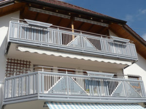balkon_geissler_mehrfamilienhaus_aluminium_beispiel_06MA.jpg