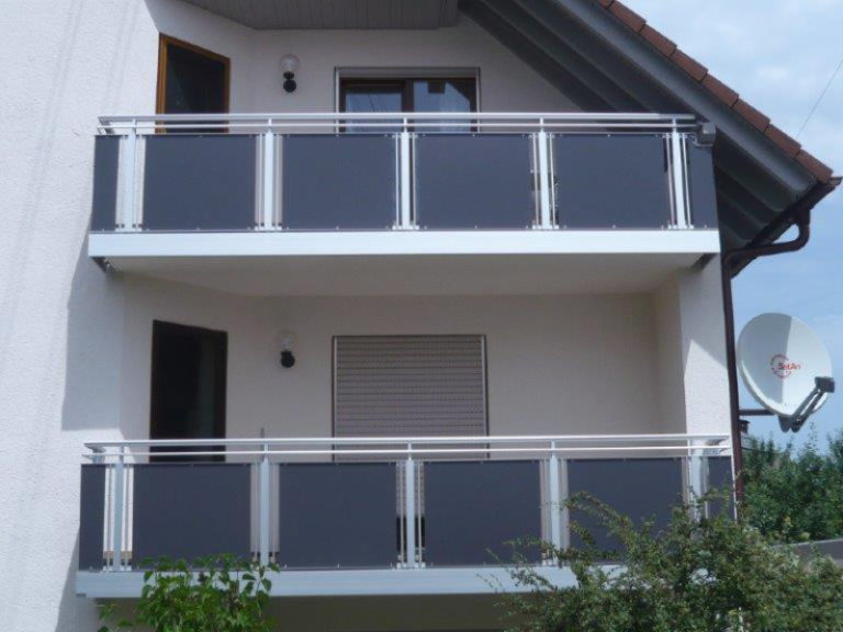 Balkon Geissler Nacolanplatten Anthrazit Zwischen Pfosten Beispiel 09 768x576